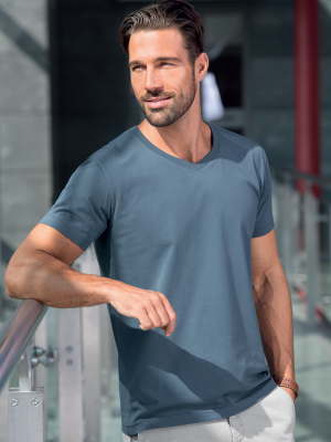 ADLER – МЪЖКА ТЕНИСКА – МОДЕЛ SLIM FIT V-NECK 146